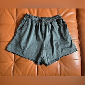 Vuori boyfriend shorts